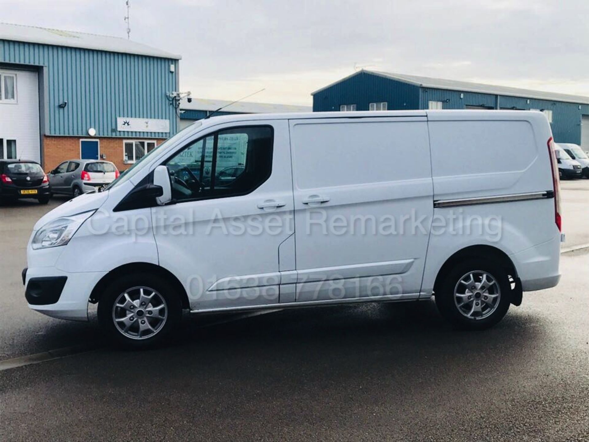 (On Sale) FORD TRANSIT CUSTOM 'LIMITED SPEC' (2013 - NEW MODEL) '2.2 TDCI - 6 SPEED' *A/C* (NO VAT) - Image 4 of 32