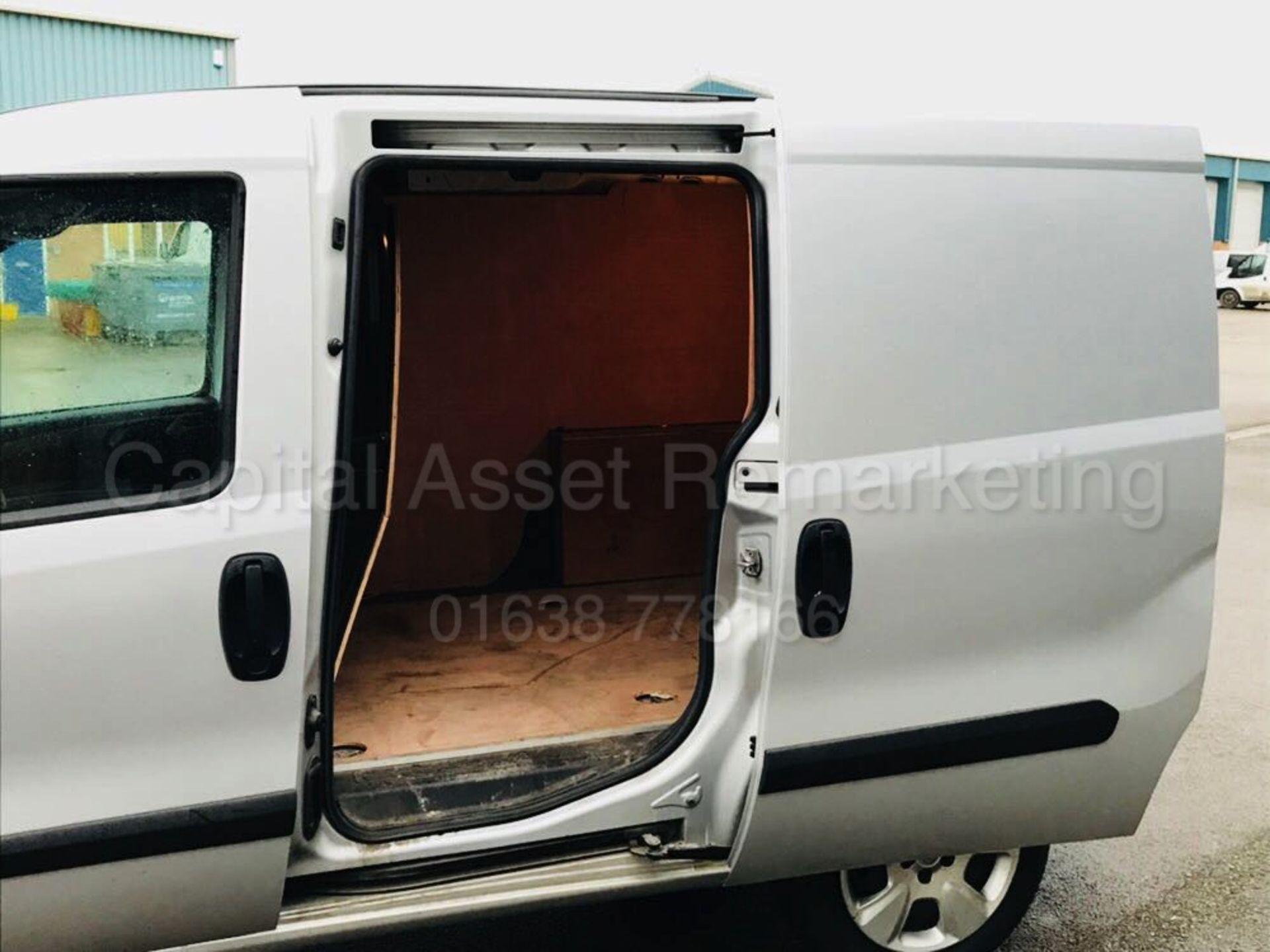 VAUXHALL COMBO 2000 L1H1 'SPORTIVE' (2015 MODEL) 'CDTI - 90 BHP' **AIR CON** (1 OWNER FROM NEW) - Image 9 of 19