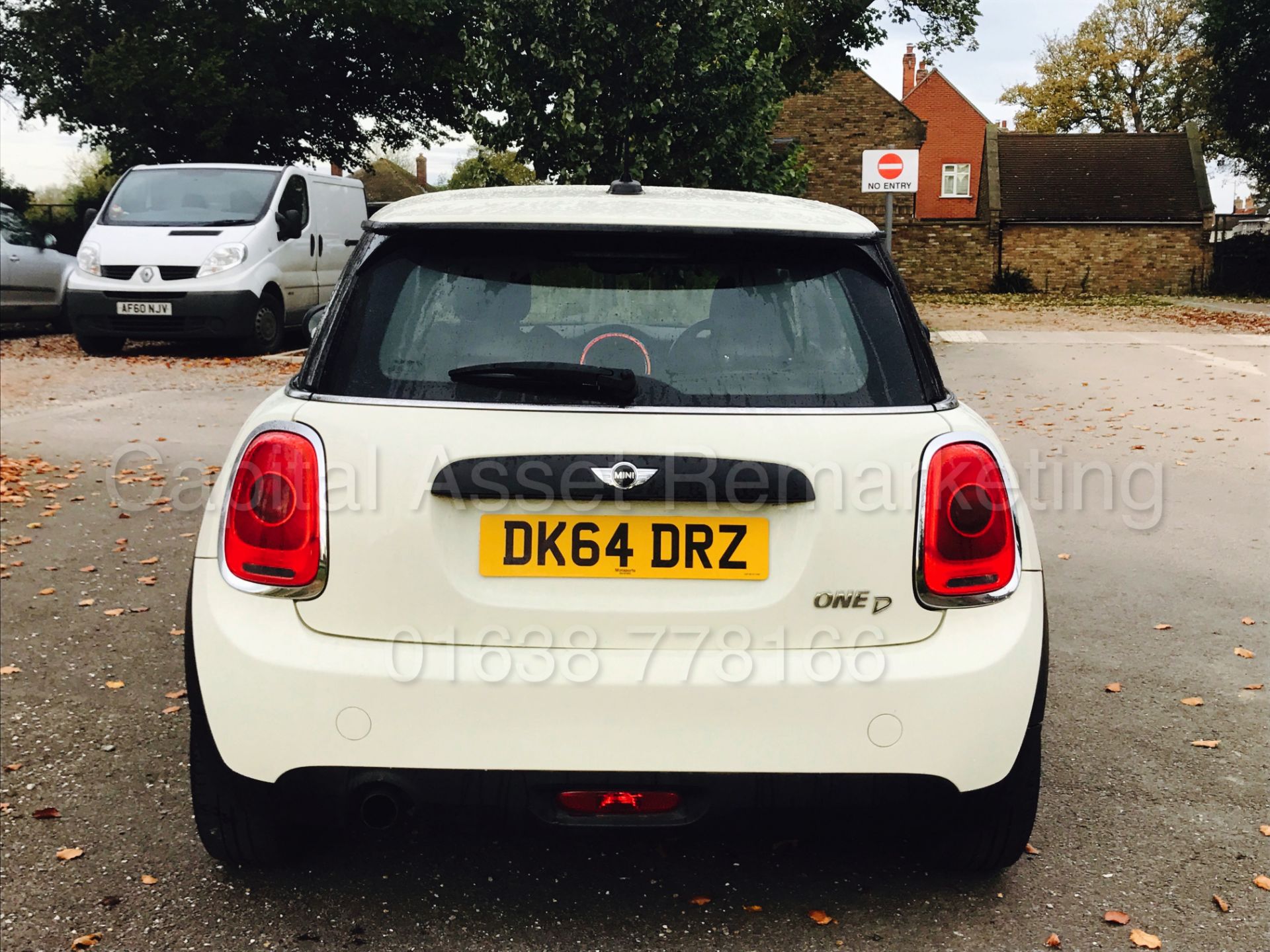 MINI 'ONE EDITION' (2015 MODEL) '1.5 DIESEL - 6 SPEED - STOP/START' *LEATHER - KEYLESS GO* (70 MPG) - Image 8 of 28