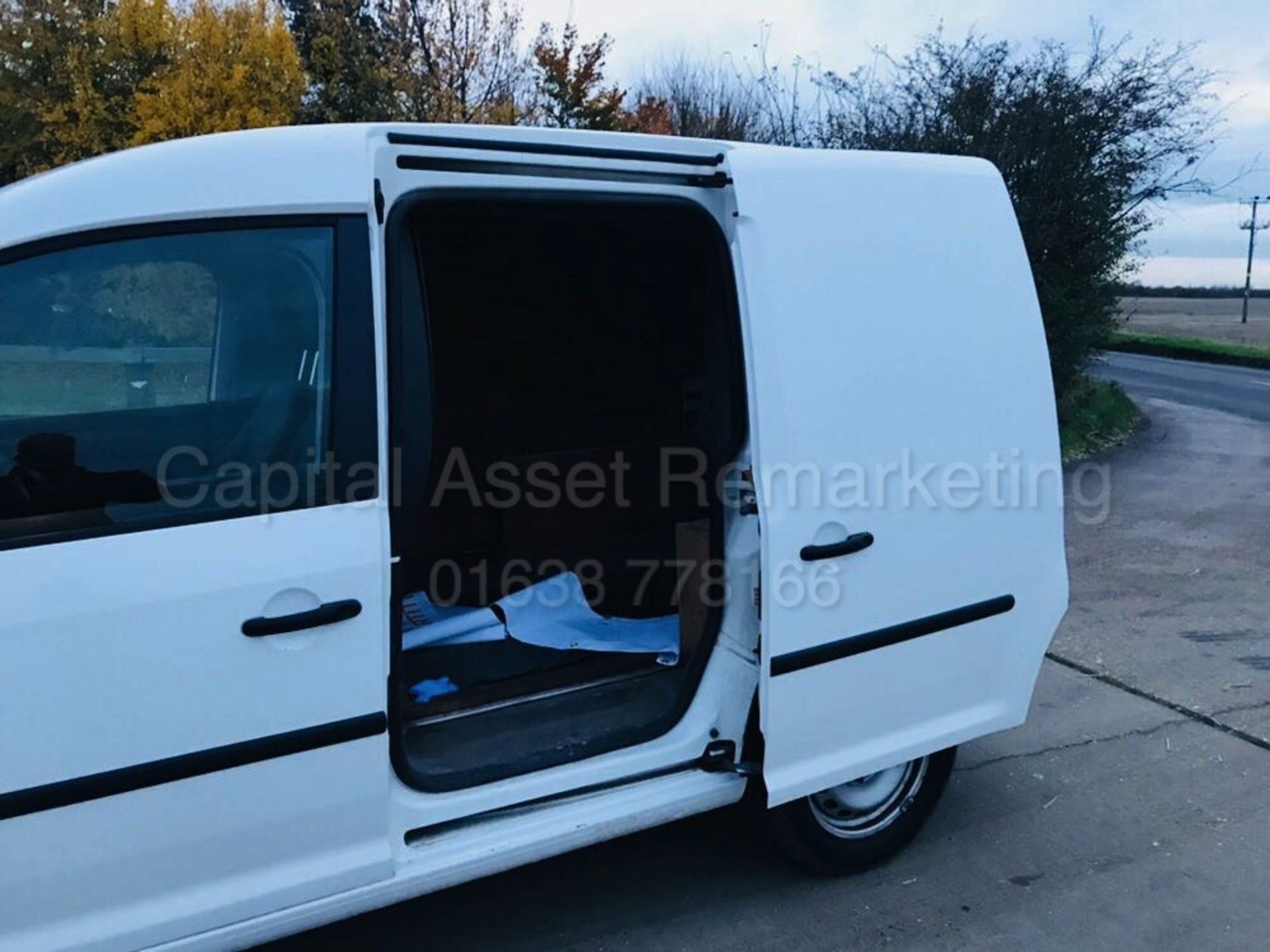 VOLKSWAGEN CADDY C20 (2015 MODEL) '1.6 TDI - 102 BHP - 5 SPEED' *BLUETOOTH - ELEC PACK* (1 OWNER) - Image 13 of 20