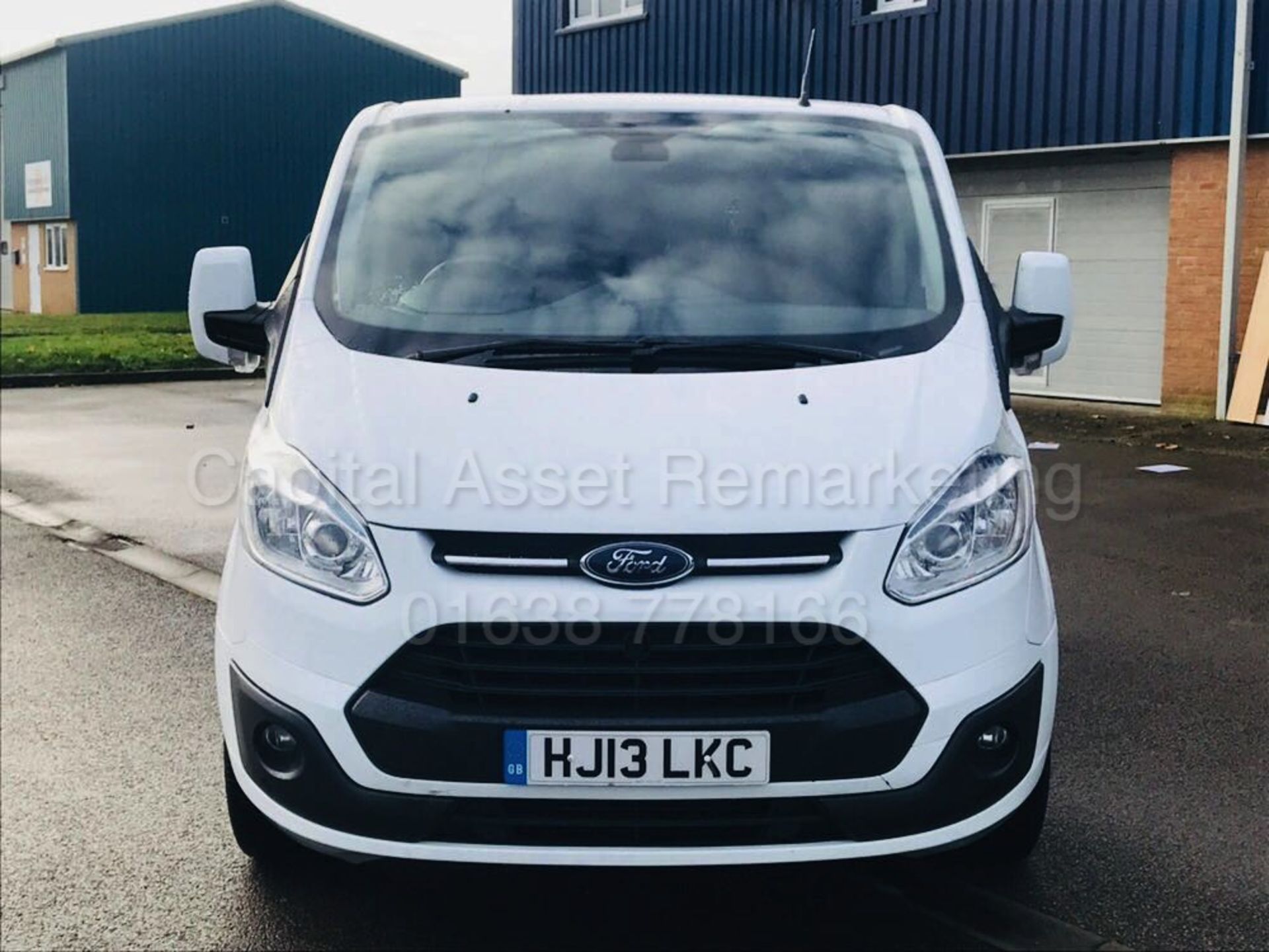 (On Sale) FORD TRANSIT CUSTOM 'LIMITED SPEC' (2013 - NEW MODEL) '2.2 TDCI - 6 SPEED' *A/C* (NO VAT) - Image 2 of 32