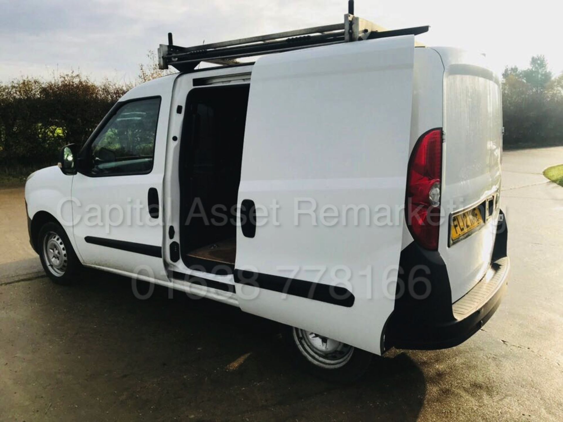 VAUXHALL COMBO 2000 L1H1 (2012 - NEW MODEL) '1.6 CDTI - 105 BHP - STOP / START' (1 OWNER FROM NEW) - Image 11 of 15