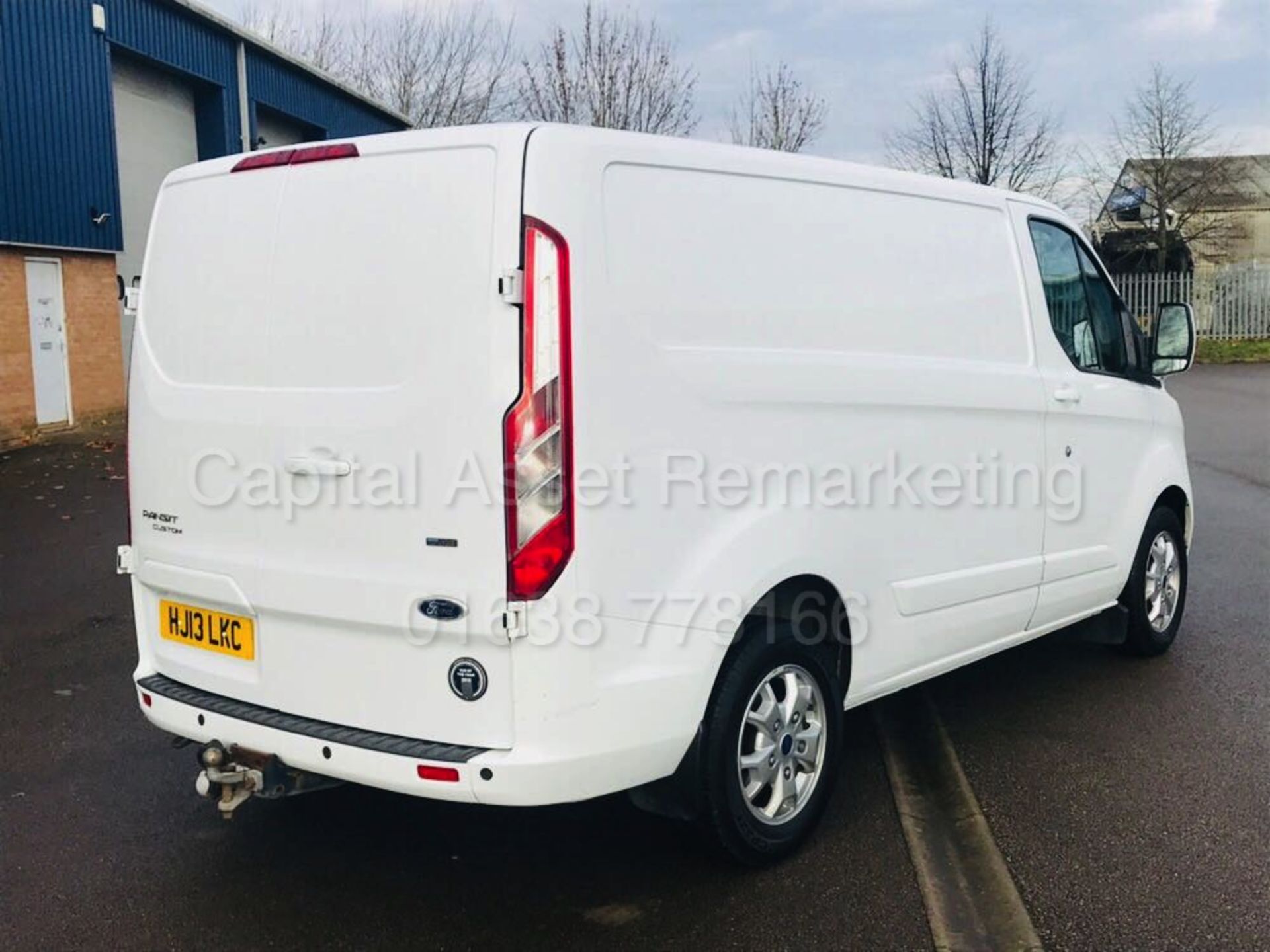 (On Sale) FORD TRANSIT CUSTOM 'LIMITED SPEC' (2013 - NEW MODEL) '2.2 TDCI - 6 SPEED' *A/C* (NO VAT) - Image 7 of 32
