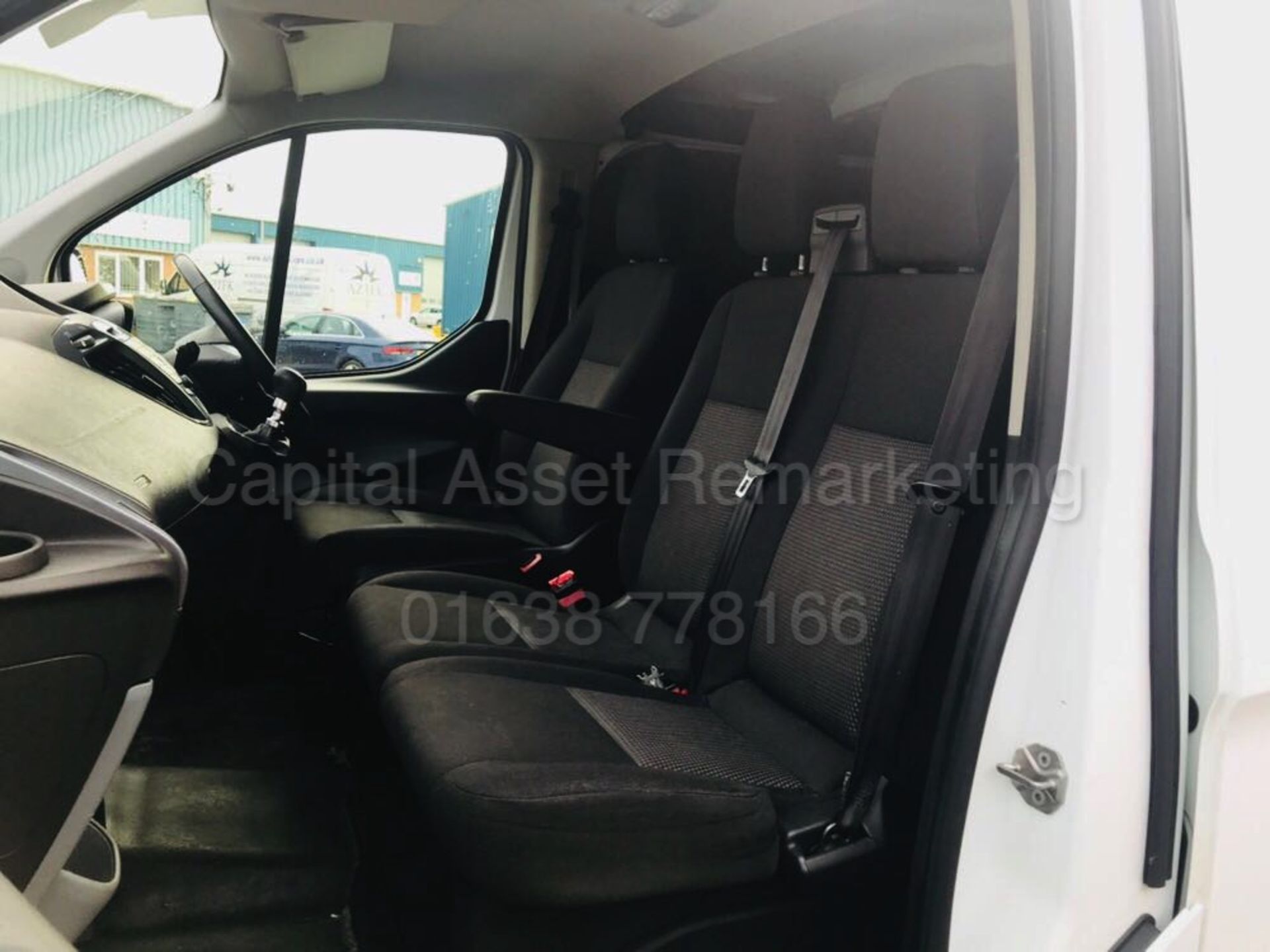 (On Sale) FORD TRANSIT CUSTOM 'LIMITED SPEC' (2013 - NEW MODEL) '2.2 TDCI - 6 SPEED' *A/C* (NO VAT) - Image 13 of 32