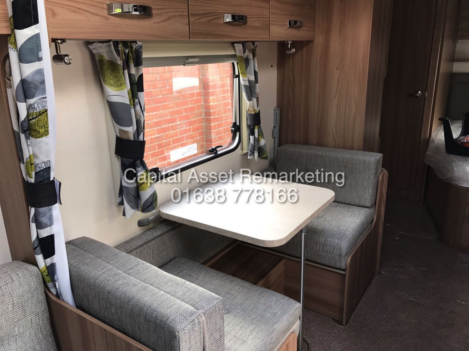 SWIFT SPRITE "QUATTRO FB" 6 BERTH LUXURY TOURING CARAVAN (2017 BRAND NEW / UN USED) TOP OF THE RANGE - Image 15 of 20