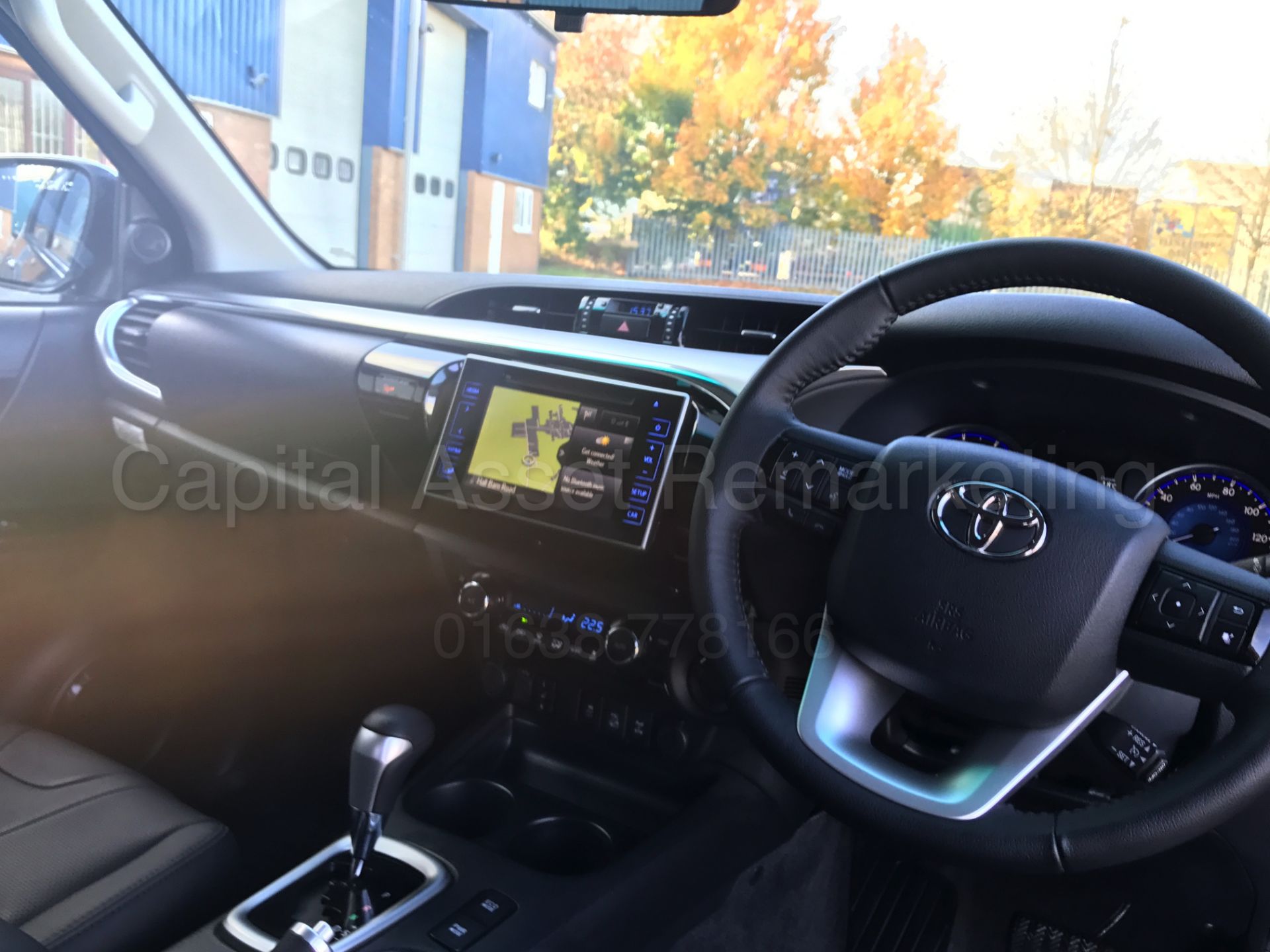 TOYOTA HILUX 'INVINCIBLE X' (2017 - 67 REG) D/CAB PICK-UP 'D-4D - AUTO - LEATHER - SAT NAV' *LOOK* - Image 41 of 55