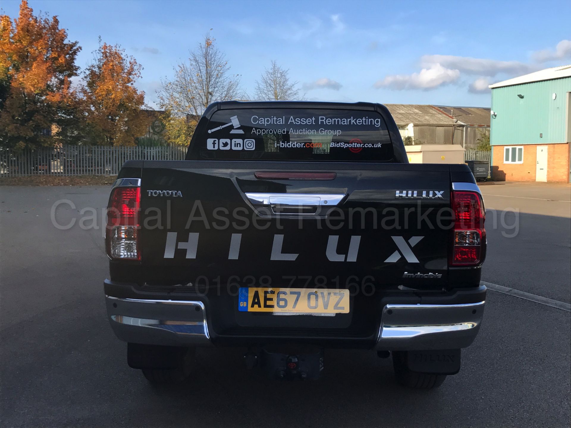 TOYOTA HILUX 'INVINCIBLE X' (2017 - 67 REG) D/CAB PICK-UP 'D-4D - AUTO - LEATHER - SAT NAV' *LOOK* - Image 10 of 55