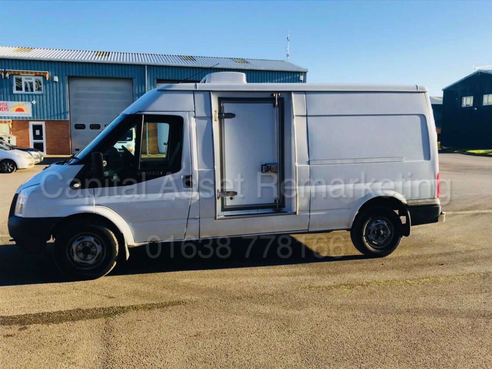 FORD TRANSIT 125 T350 'LWB - FRIDGE / FREEZER VAN' (2014) '2.2 TDCI - 125BHP - 6 SPEED' **SAT NAV** - Image 4 of 23