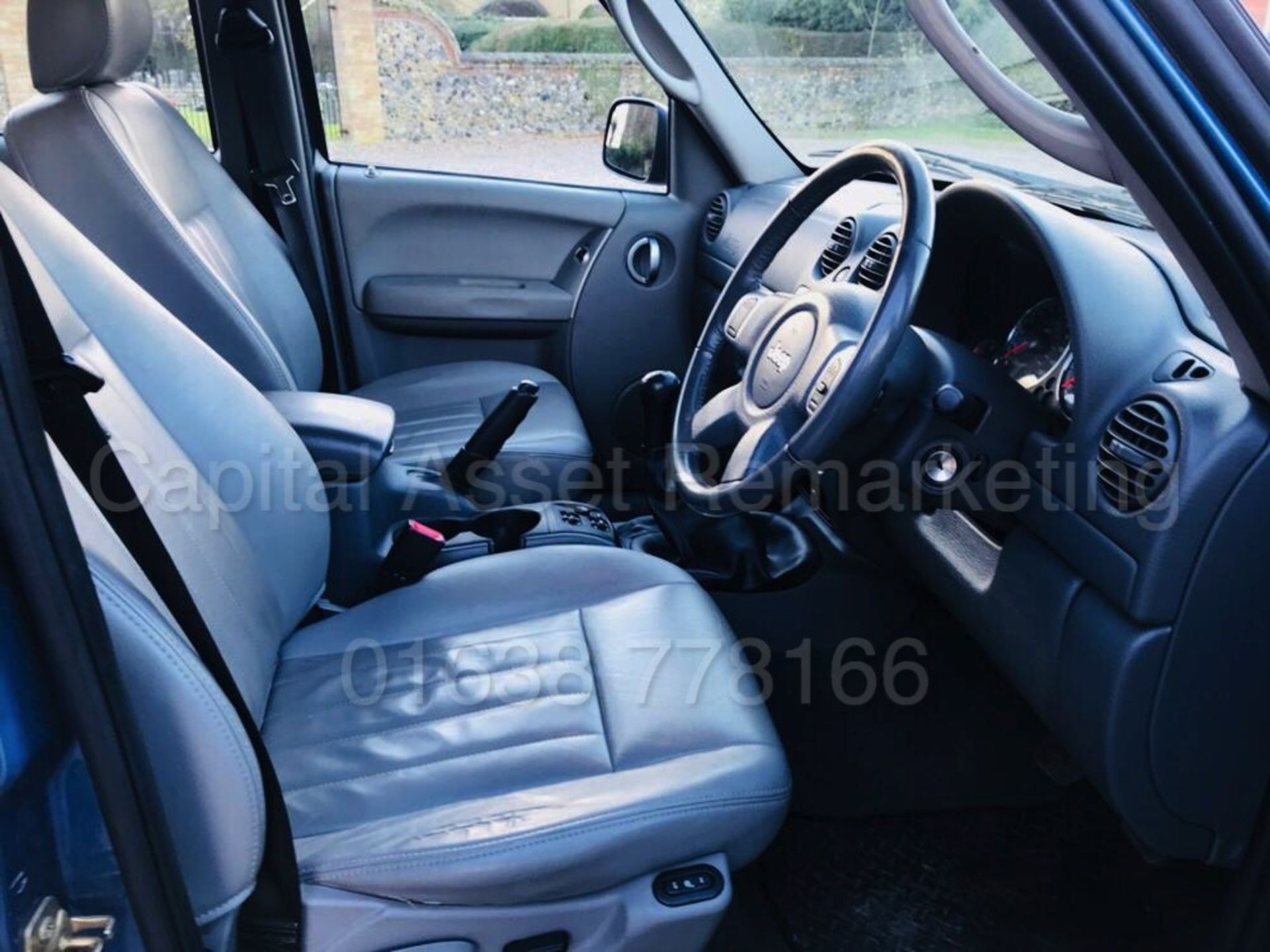 (On Sale) JEEP CHEROKEE 'LIMITED CRD' (2005 - 05 REG) '2.8 DIESEL - 161 BHP - 5 SPEED' **AIR CON** - Image 13 of 23