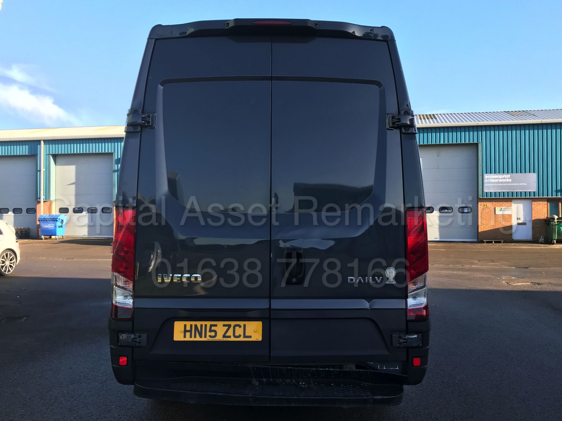 IVECO DAILY 35S15 'MWB HI-ROOF' (2015 - LATEST MODEL) '2.3 DIESEL - 146 BHP - 6 SPEED' **AIR CON** - Image 8 of 26