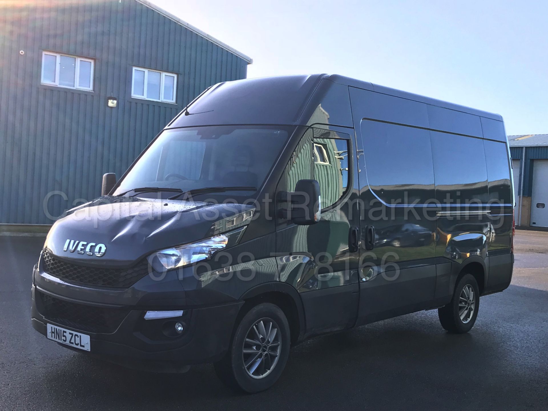 IVECO DAILY 35S15 'MWB HI-ROOF' (2015 - LATEST MODEL) '2.3 DIESEL - 146 BHP - 6 SPEED' **AIR CON** - Image 5 of 26