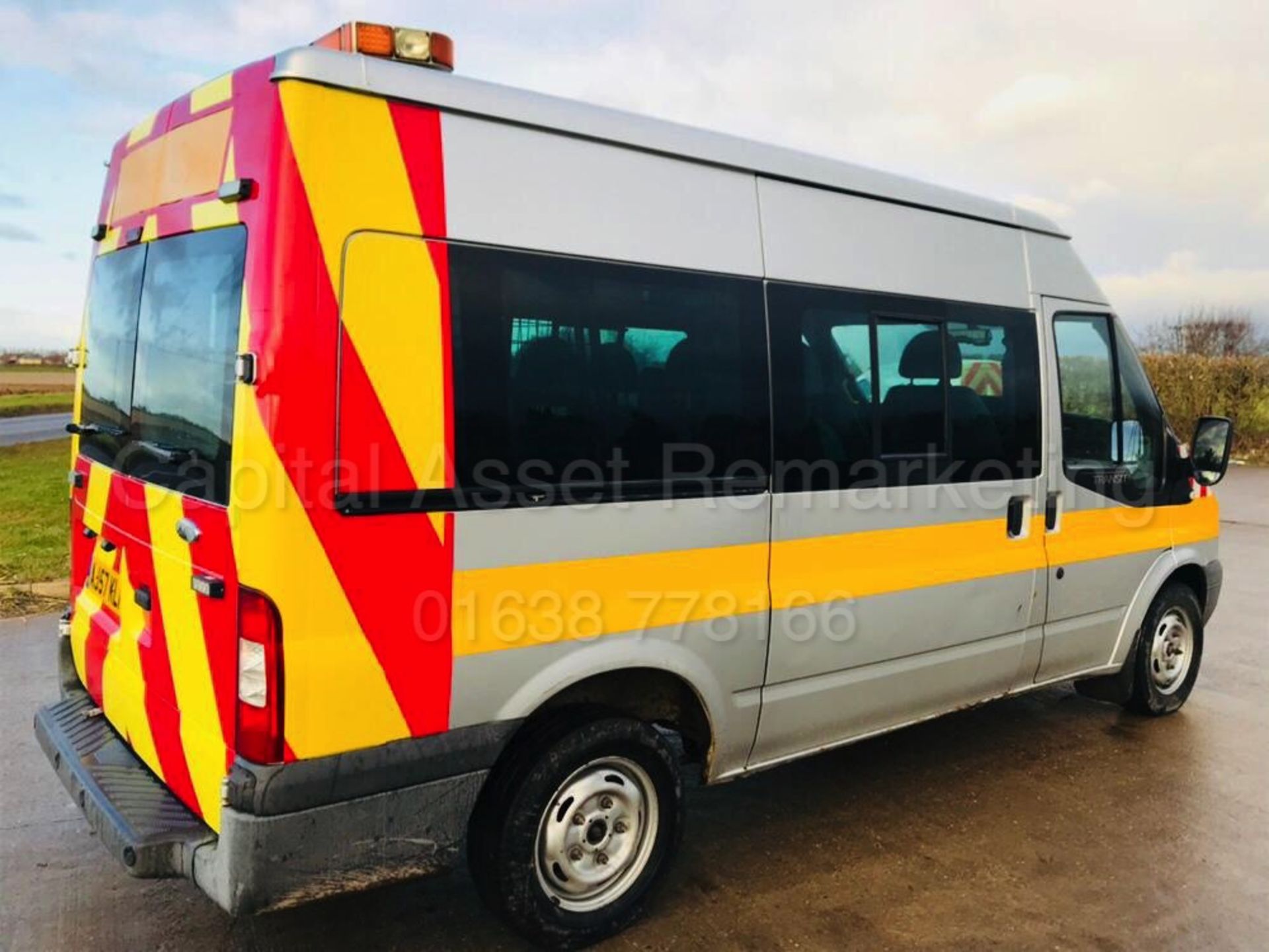 FORD TRANSIT 130 T300 'MWB - 9 SEATER BUS' (2010-10 REG) '2.2 TDCI - 130 BHP - 5 SPEED' **AIR CON** - Image 8 of 24