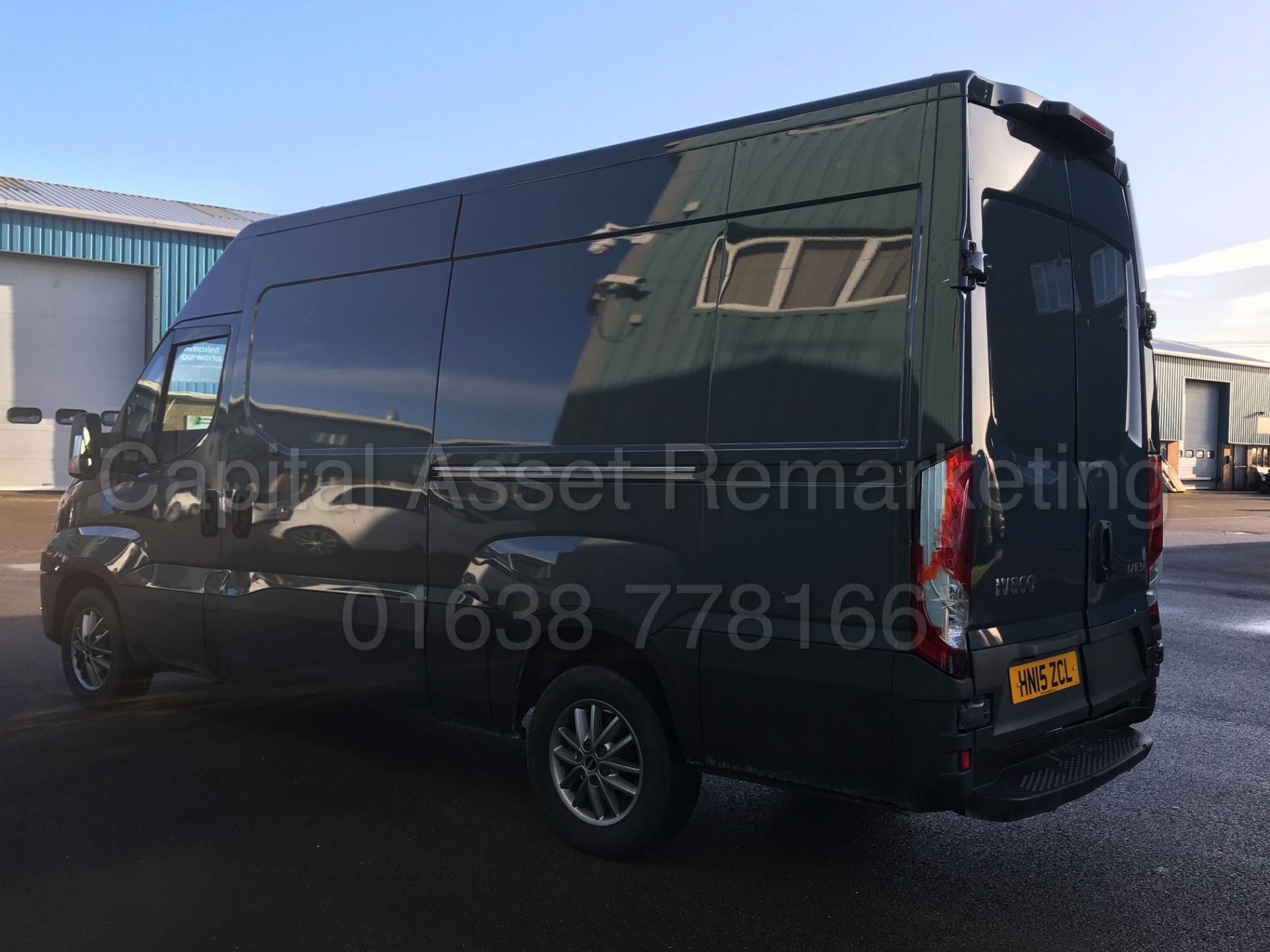 IVECO DAILY 35S15 'MWB HI-ROOF' (2015 - LATEST MODEL) '2.3 DIESEL - 146 BHP - 6 SPEED' **AIR CON** - Image 7 of 26