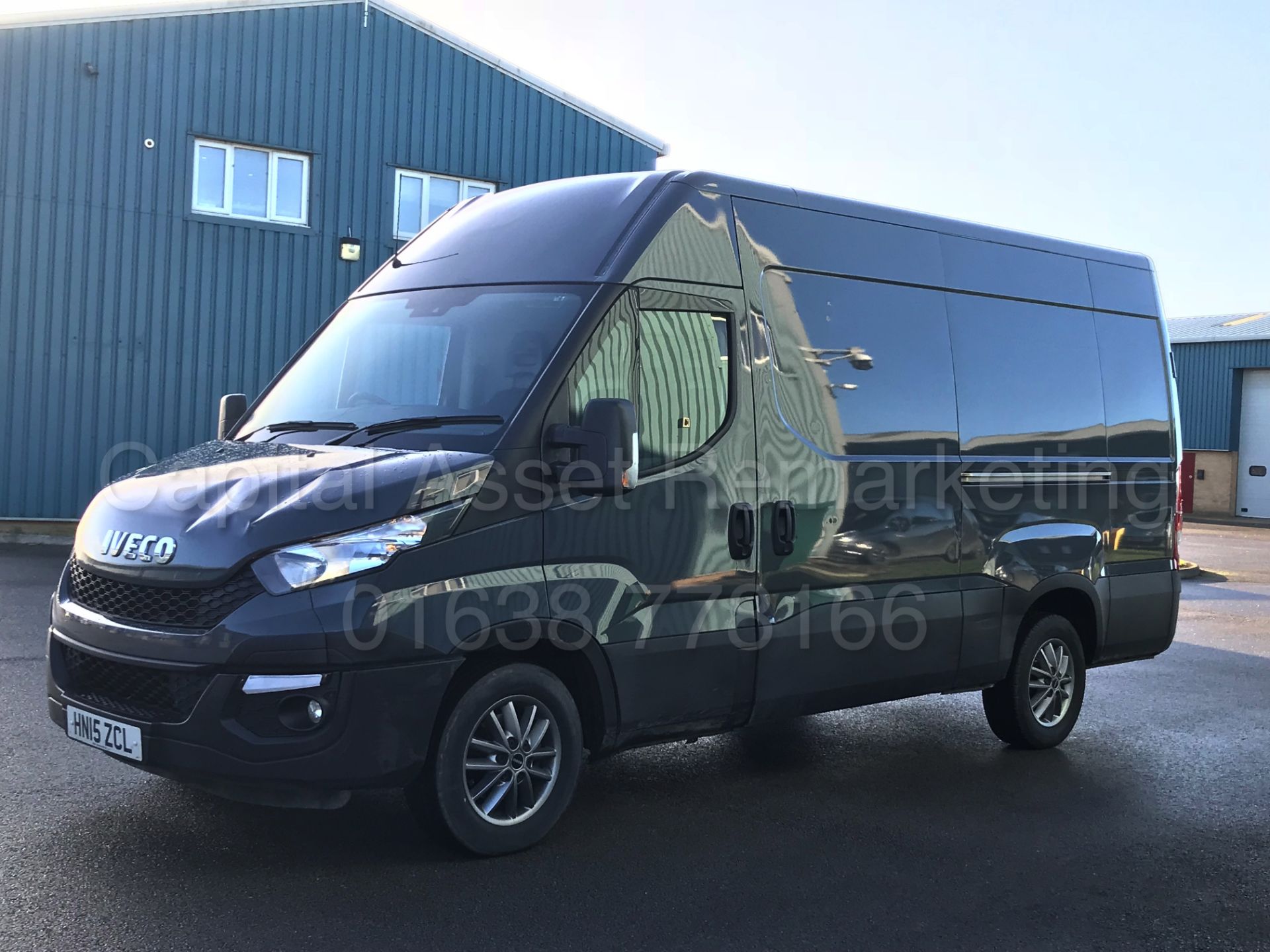 IVECO DAILY 35S15 'MWB HI-ROOF' (2015 - LATEST MODEL) '2.3 DIESEL - 146 BHP - 6 SPEED' **AIR CON** - Image 6 of 26