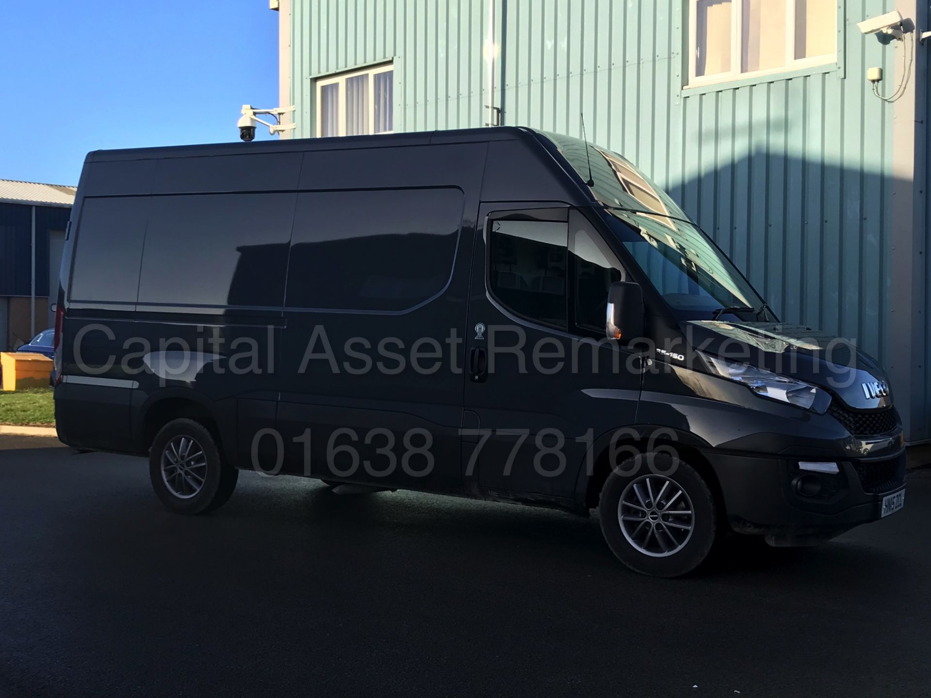 IVECO DAILY 35S15 'MWB HI-ROOF' (2015 - LATEST MODEL) '2.3 DIESEL - 146 BHP - 6 SPEED' **AIR CON** - Image 10 of 26