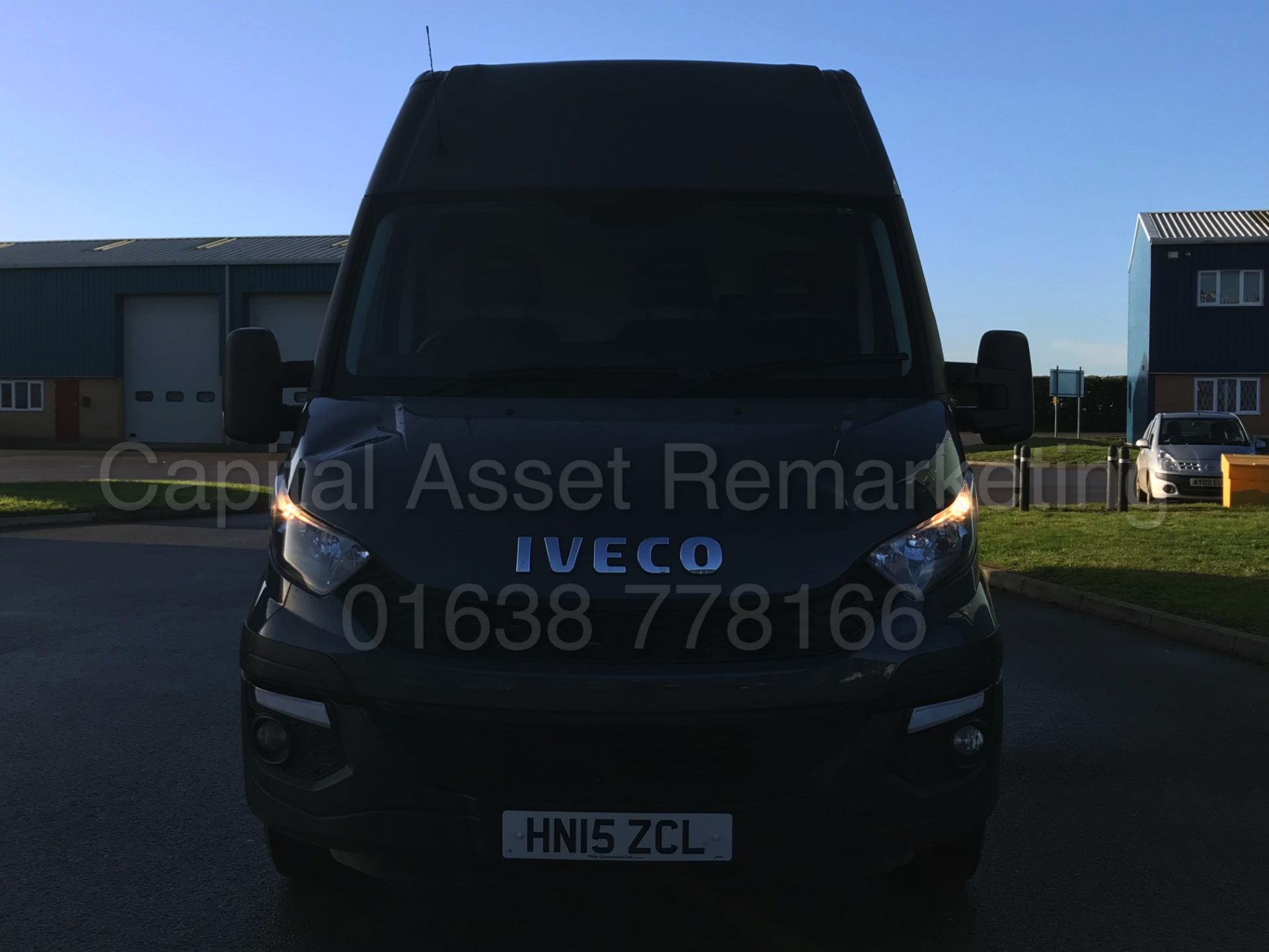 IVECO DAILY 35S15 'MWB HI-ROOF' (2015 - LATEST MODEL) '2.3 DIESEL - 146 BHP - 6 SPEED' **AIR CON** - Image 3 of 26