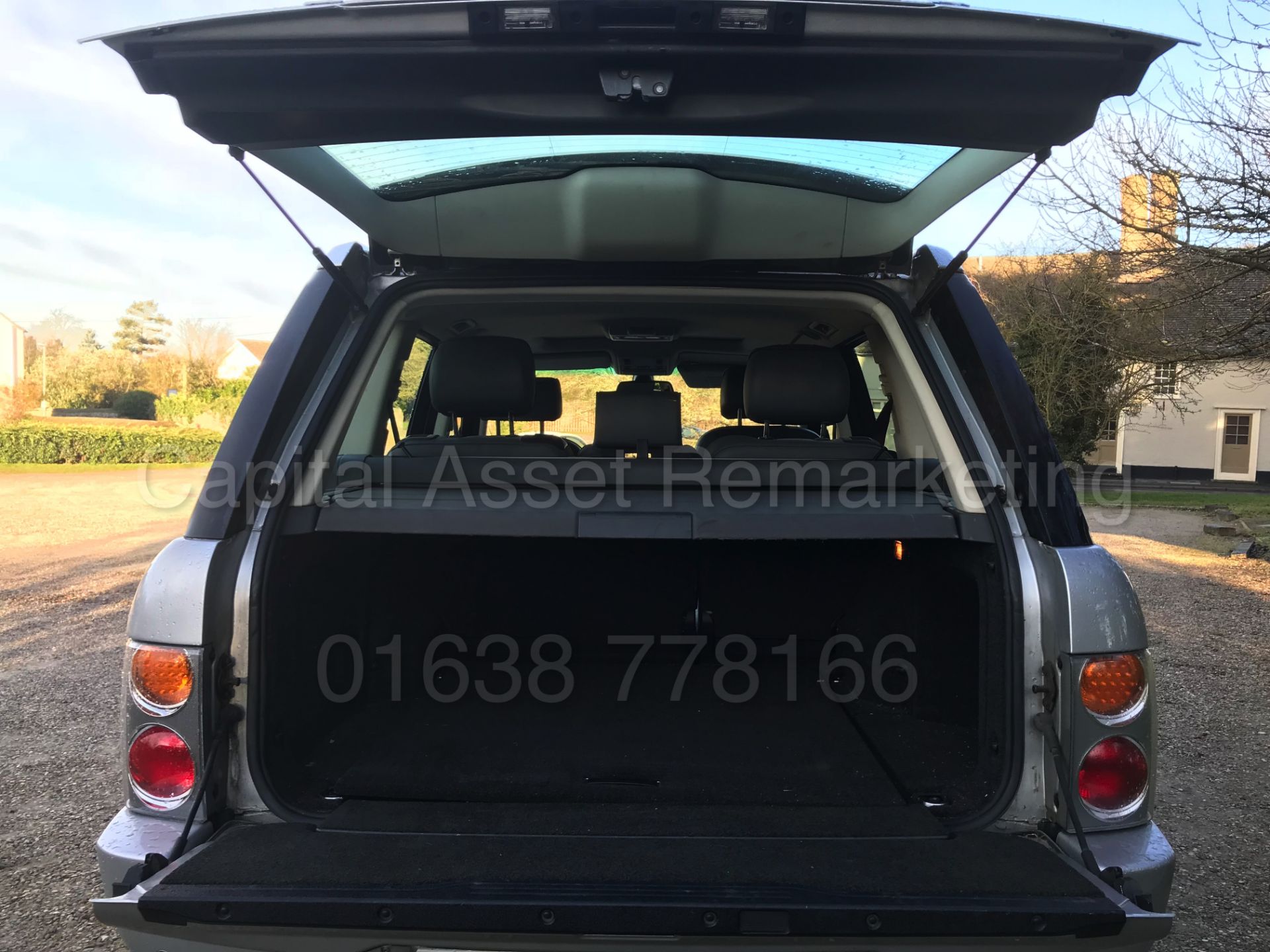 RANGE ROVER VOGUE (2004 - 04 REG) '2.9 TD6 - 177 BHP - AUTO - LEATHER - SAT NAV' (NO VAT - SAVE 20%) - Image 17 of 38