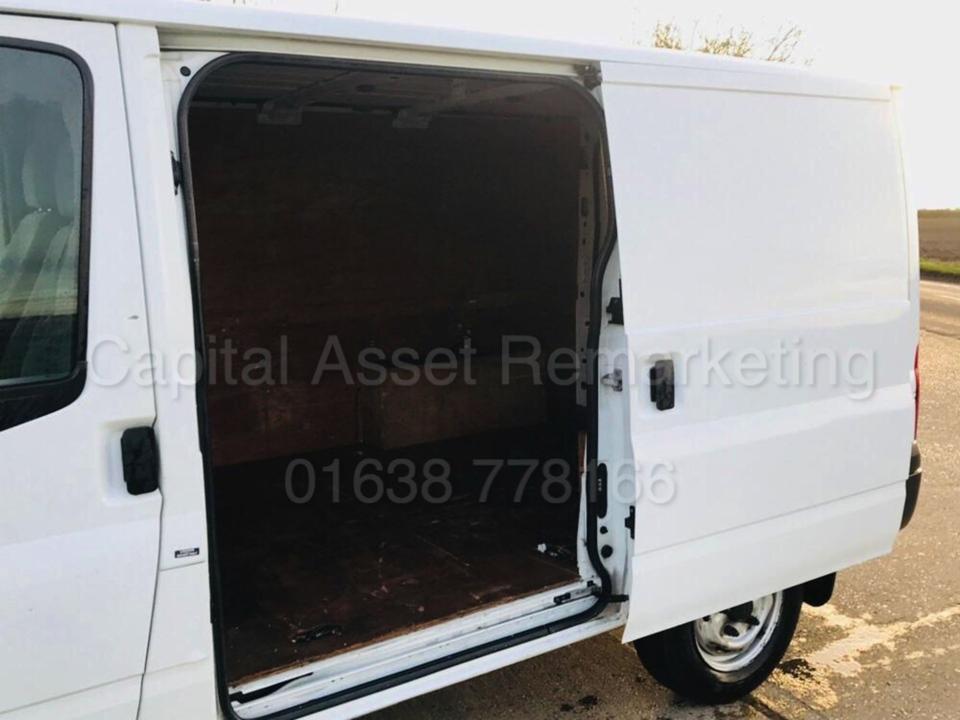 FORD TRANSIT 100 T280 FWD SWB (2012 - 12 REG) '2.2 TDCI - 100 BHP - 5 SPEED' **LOW MILES** - Image 13 of 19