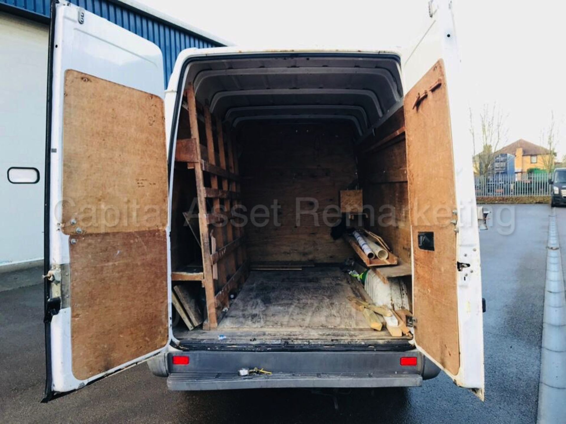 MERCEDES-BENZ SPRINTER 311 CDI 'MWB HI-ROOF' (2001 - 51 REG) '2.2 CDI - 110 BHP - 5 SPEED' (NO VAT) - Image 20 of 24