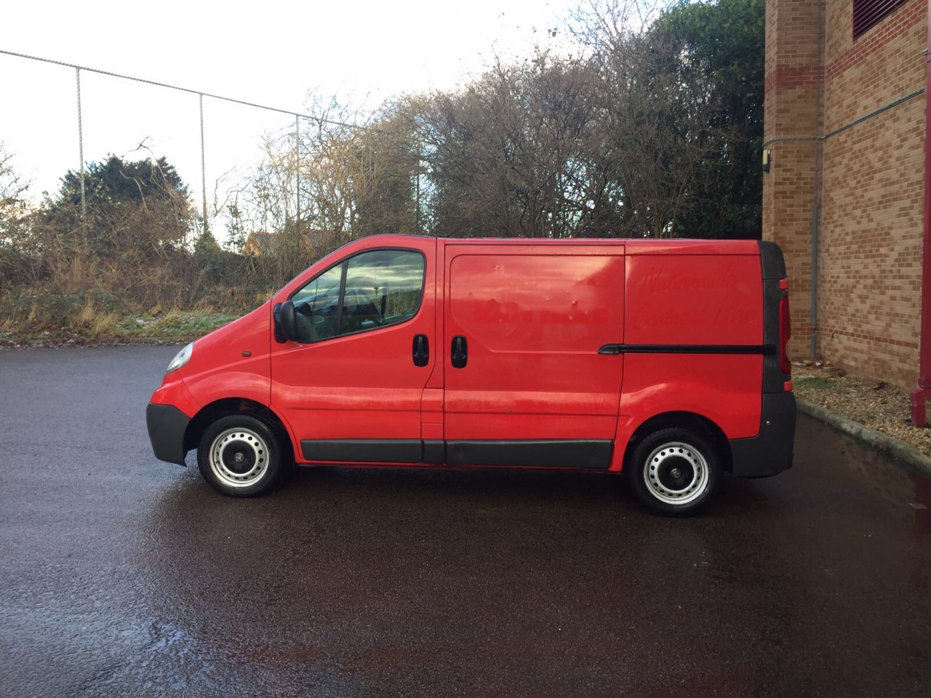 (On Sale) VAUXHALL VIVARO 2.0CDTI SWB - 6 SPEED - (2011 MODEL) 3 SEATER - 1 PREVIOUS OWNER - SLD - Image 2 of 12