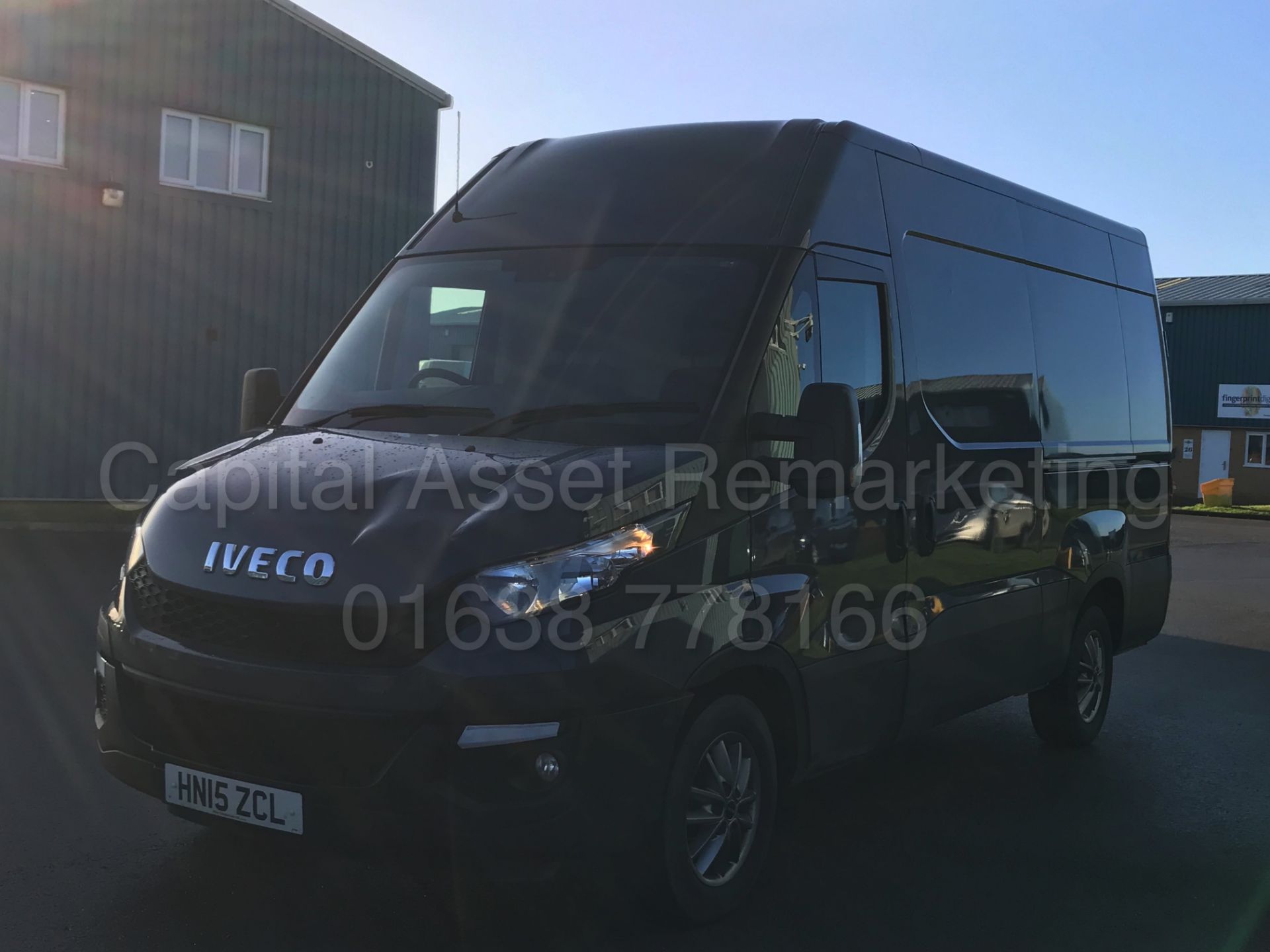 IVECO DAILY 35S15 'MWB HI-ROOF' (2015 - LATEST MODEL) '2.3 DIESEL - 146 BHP - 6 SPEED' **AIR CON** - Image 4 of 26