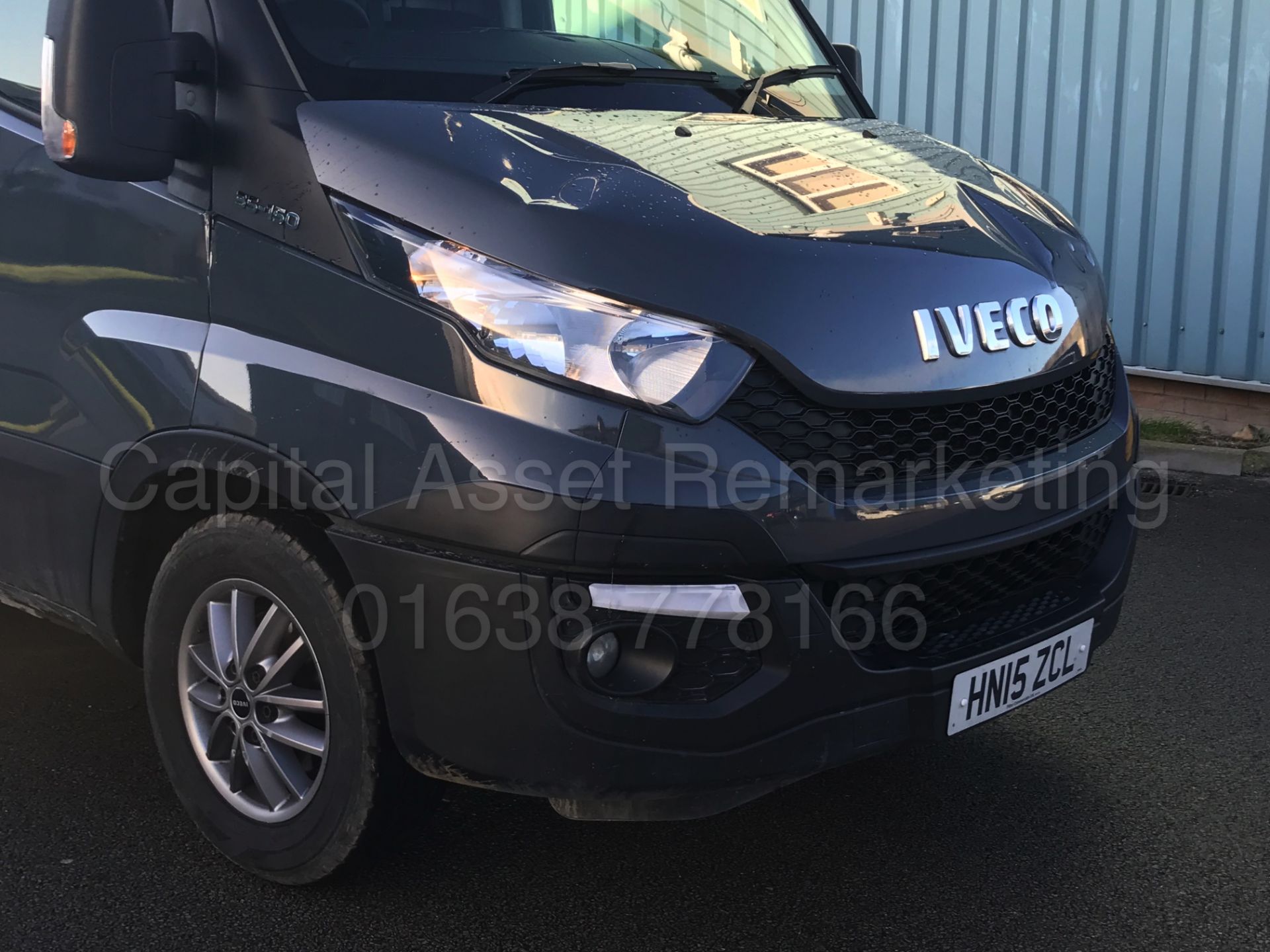 IVECO DAILY 35S15 'MWB HI-ROOF' (2015 - LATEST MODEL) '2.3 DIESEL - 146 BHP - 6 SPEED' **AIR CON** - Image 11 of 26
