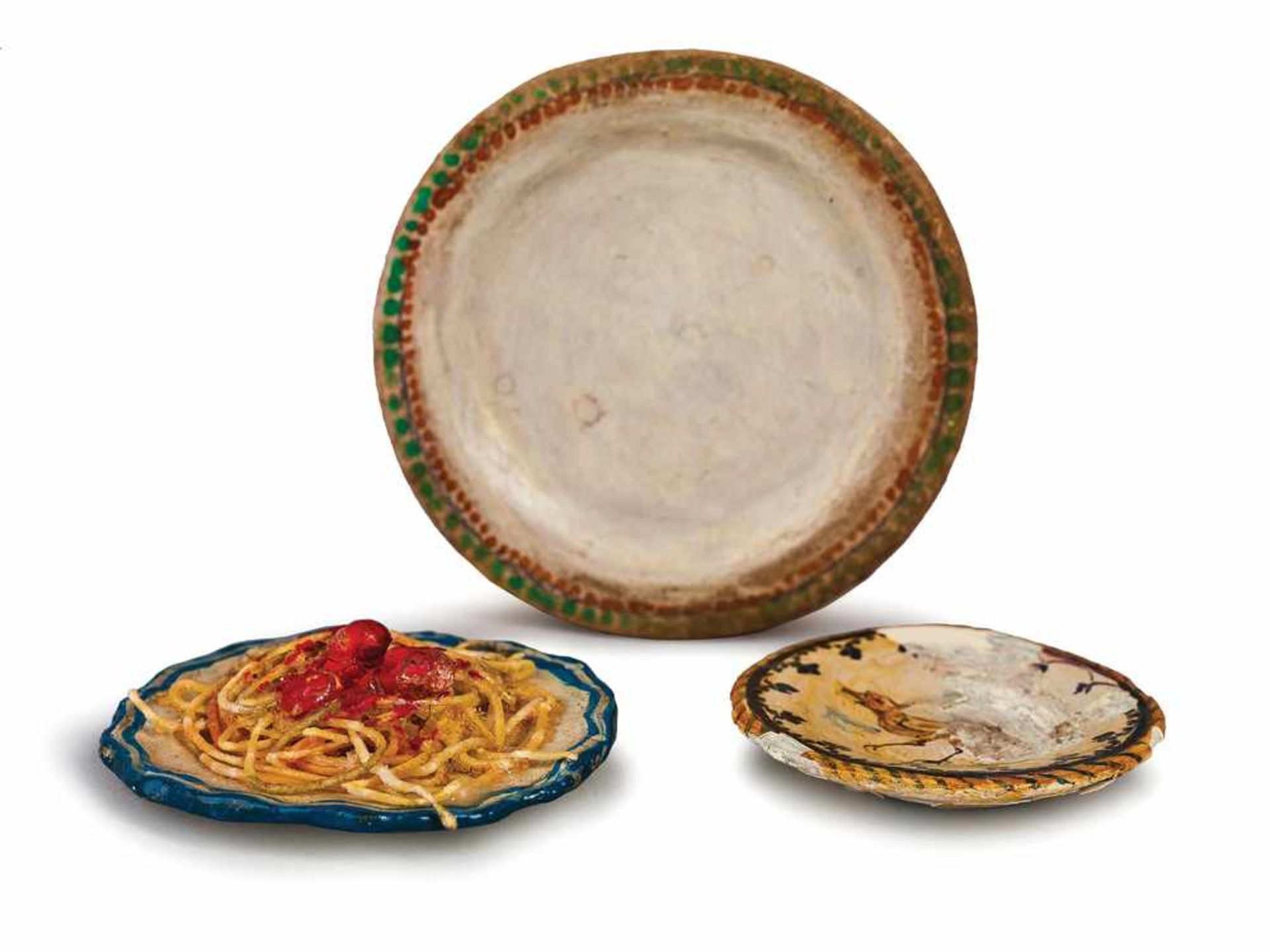 TRE PIATTI IN TERRACOTTA POLICROMA | THREE PLATES PIECES IN POLICROME TERRACOTTA Tre piatti in