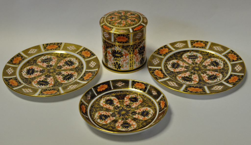 A Royal Crown Derby Imari jar and cover,