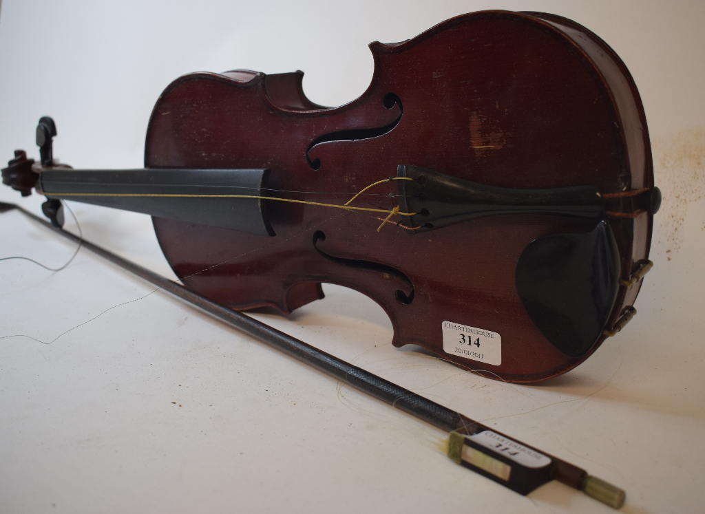 A Czechoslovakian violin, with a bow, an - Image 3 of 4