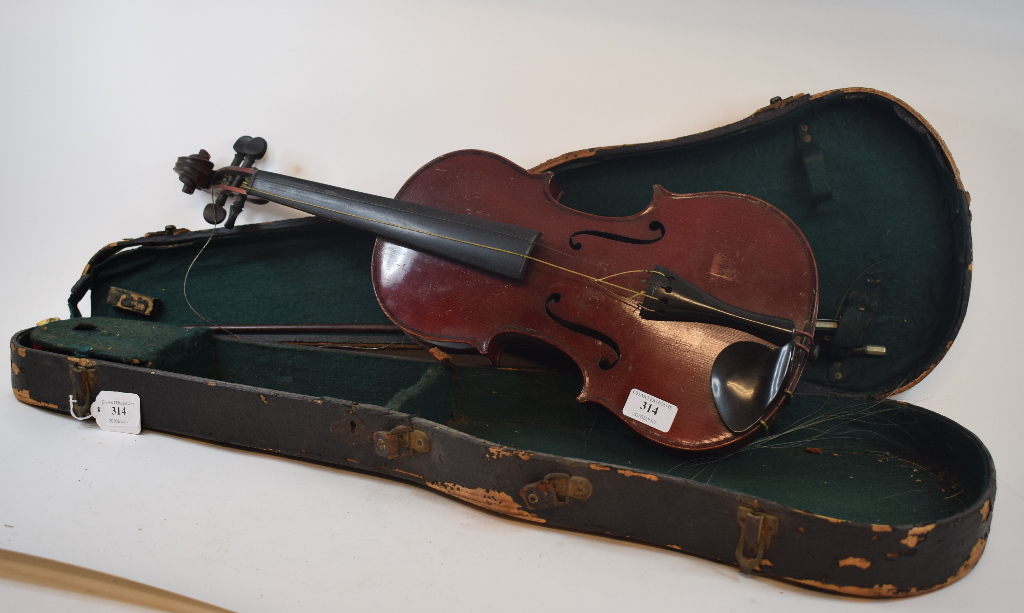 A Czechoslovakian violin, with a bow, an - Image 2 of 4