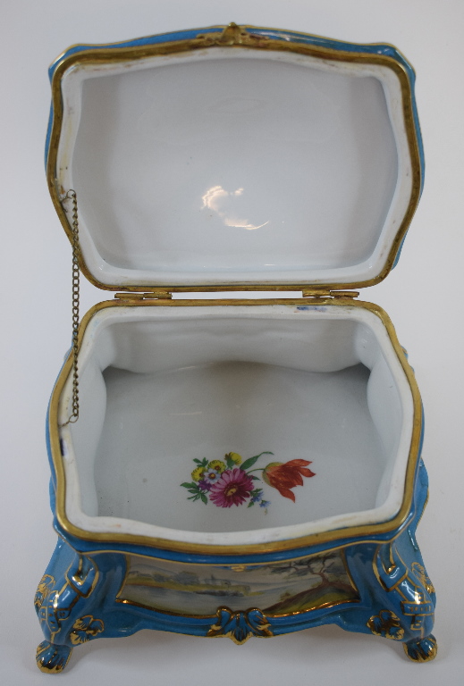 A Sevres style box, 18 cm wide - Image 2 of 2