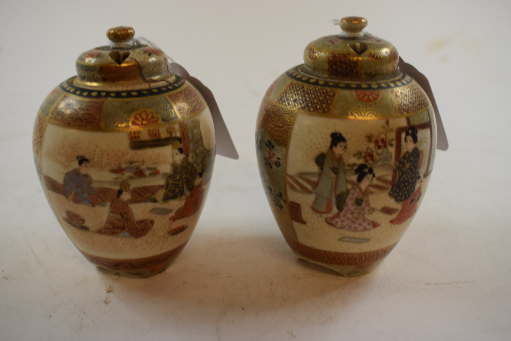 A pair of Japanese Satsuma vases and cov - Image 2 of 6