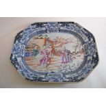 A Chinese export porcelain plate, with underglaze blue decoration,