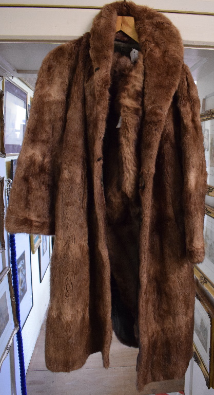 A lady's long fur coat, 112 cm long,