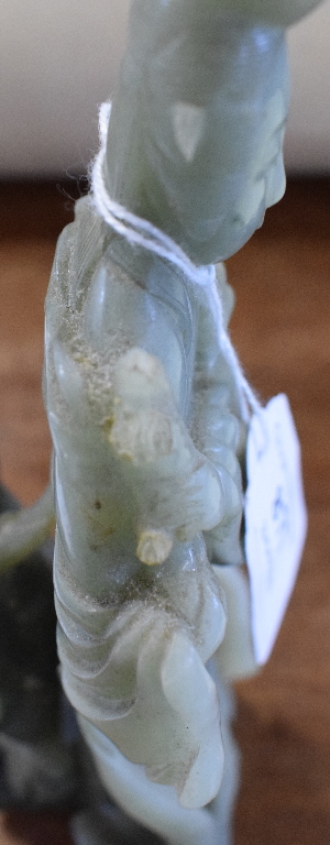 A Chinese green hardstone figure, of a f - Bild 5 aus 5