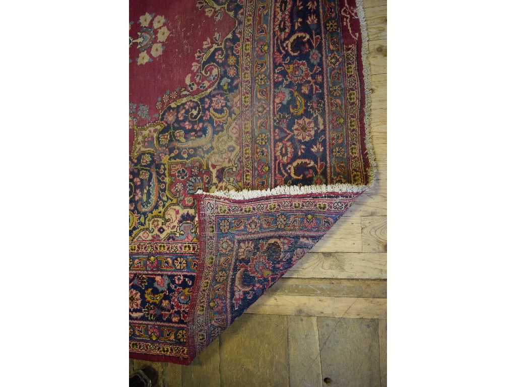 A Persian carpet, decorated a central lo - Image 2 of 5