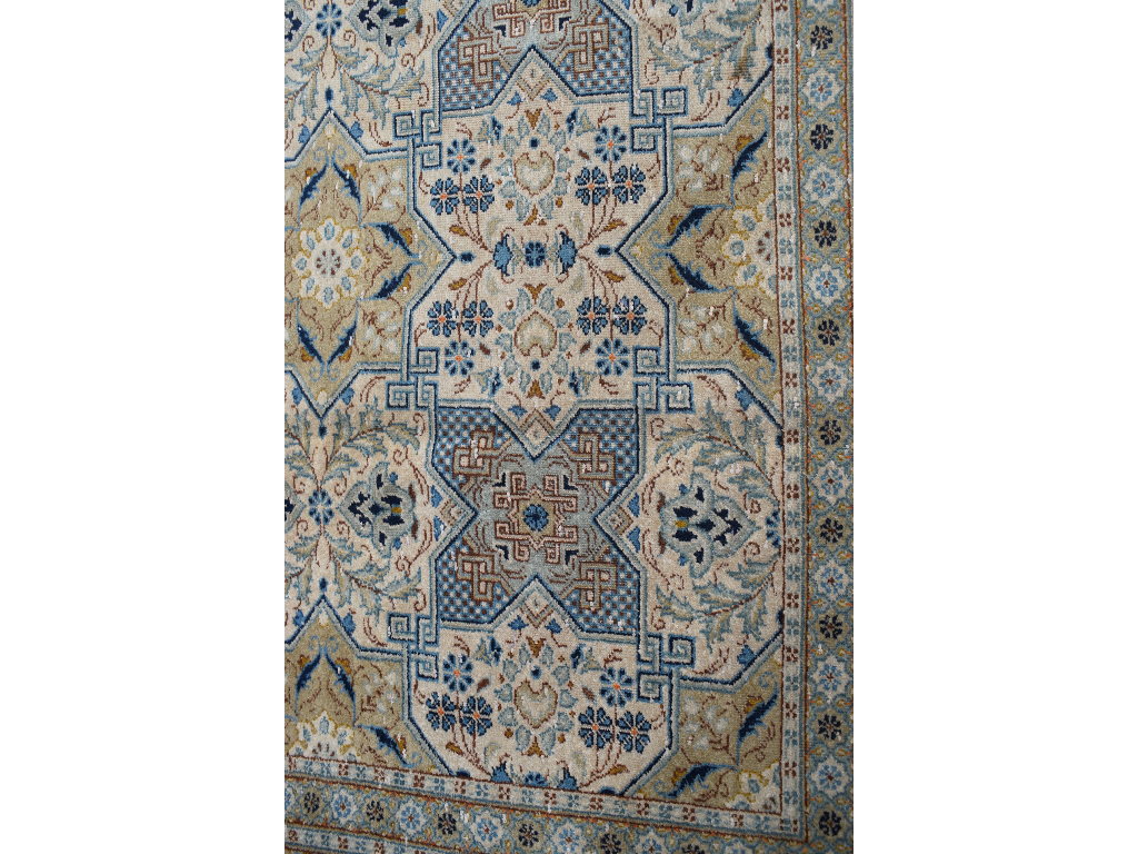 A Persian Kashan carpet, 395 x 293 cm - Image 3 of 3
