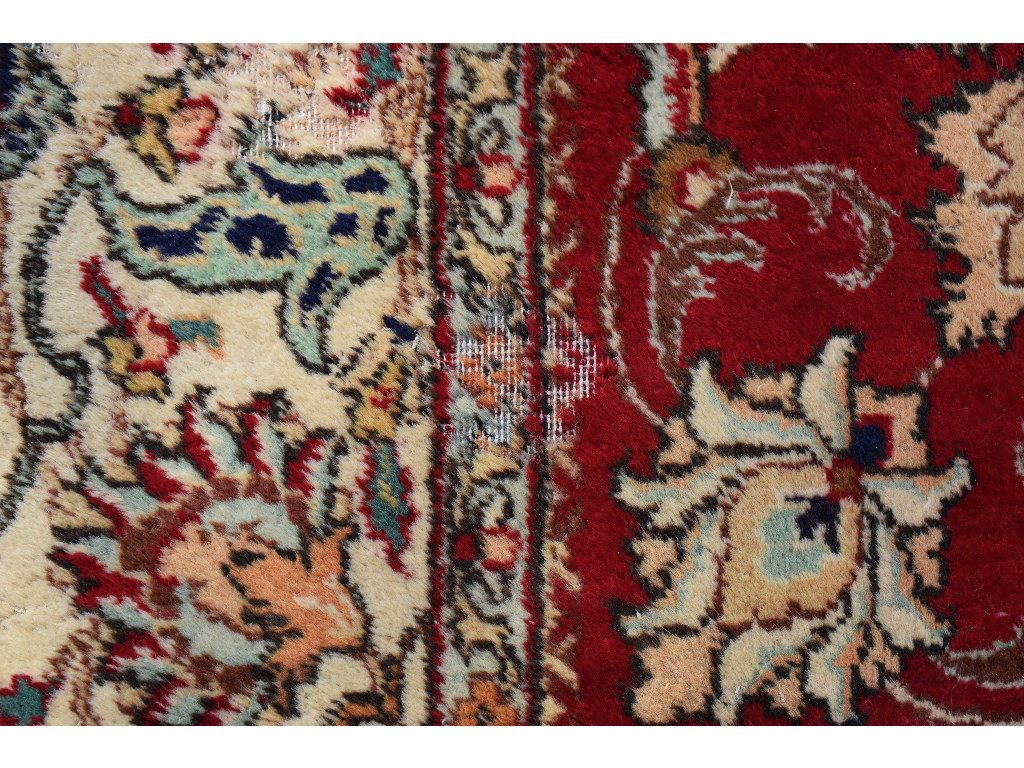 A Persian Tabriz carpet, 371 x 280 cm - Image 4 of 4