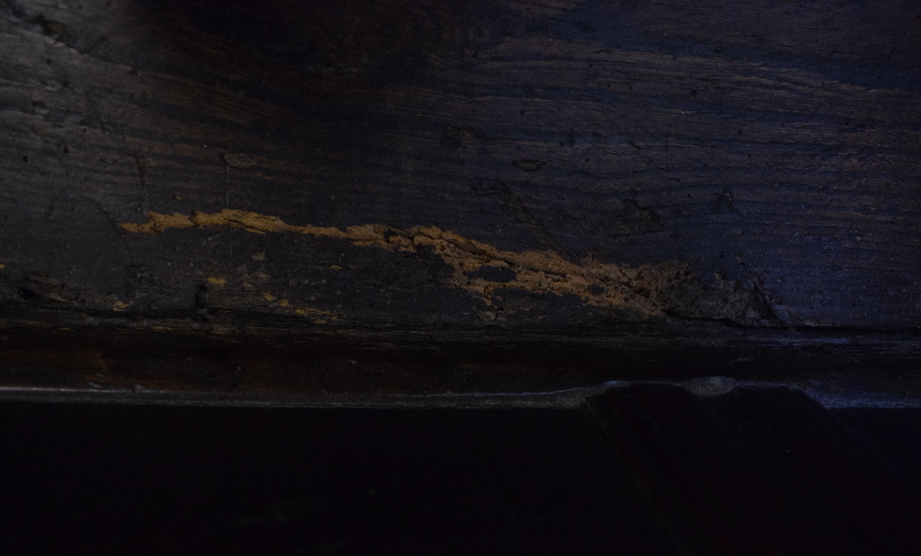 A 17th century oak and elm box settle, w - Image 4 of 4