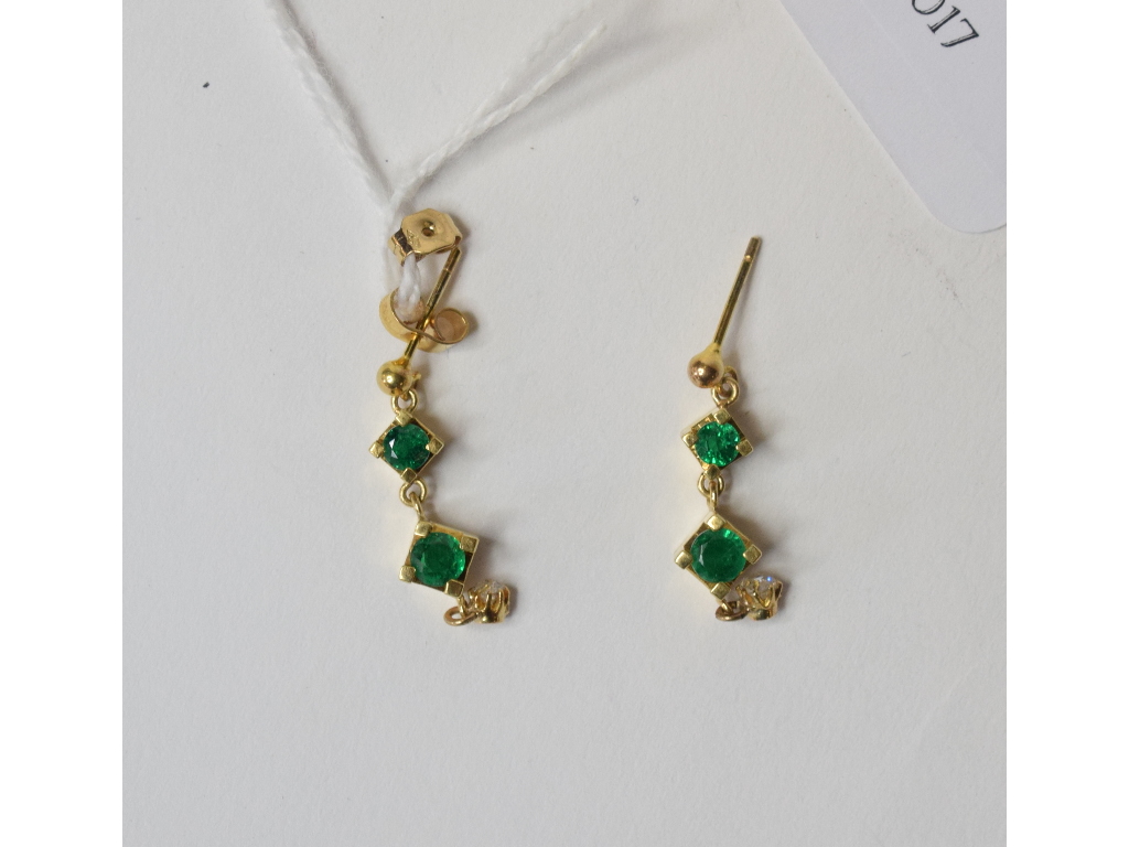 A pair of yellow coloured metal, emerald