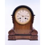 A mantel clock, the 10 cm white dial with Roman numerals, signed Aubert & Co,
