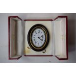 A Must de Cartier oval strut clock, one C of the strut detached, 9 cm high,