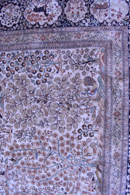 A silk carpet, decorated birds, flowers and foliage on an ivory ground, - Bild 3 aus 4