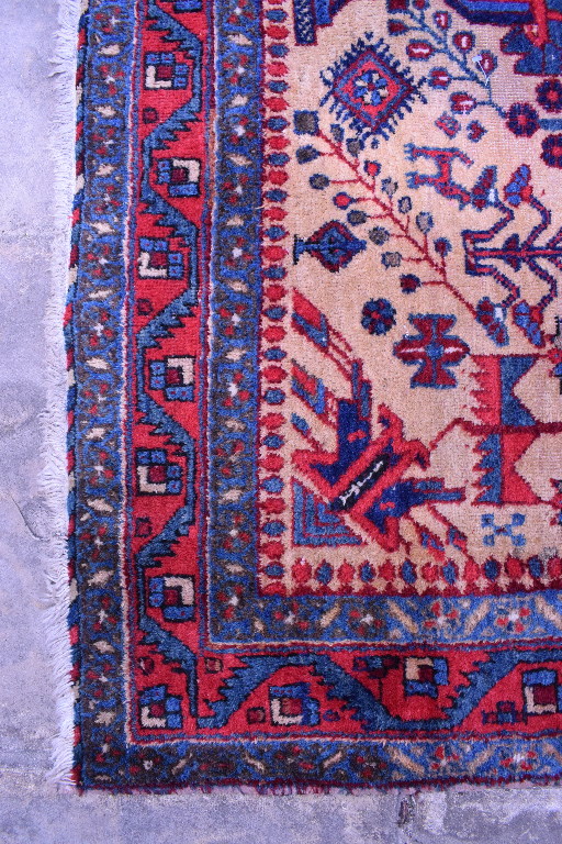 A Persian Afshar Rug, with motifs on a cream ground within a multi border, - Bild 3 aus 3