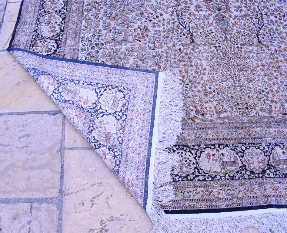 A silk carpet, decorated birds, flowers and foliage on an ivory ground, - Bild 2 aus 4