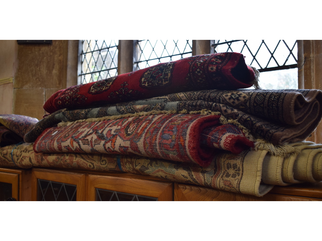 Assorted carpets and rugs (qty)