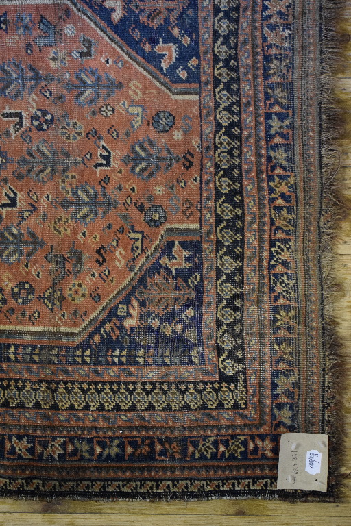 A Persian Qashqai rug, - Bild 2 aus 3