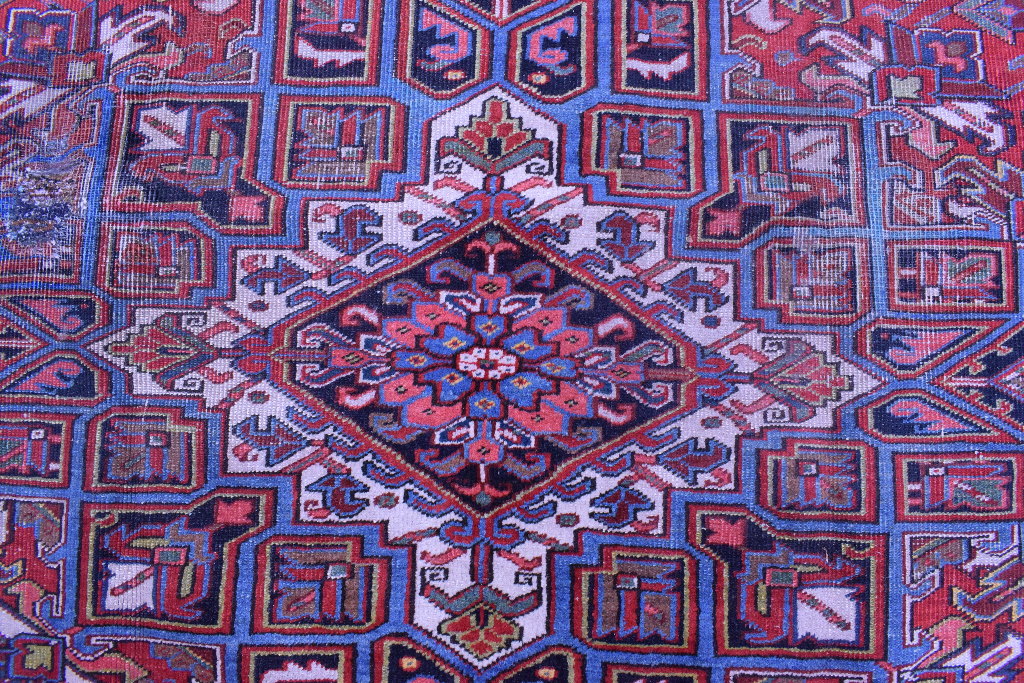 A Persian Heriz carpet, - Bild 3 aus 3