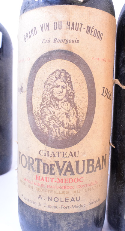 A bottle of Chateau Brane Cantenac Margaux, 1966, a bottle of Chateaunuf du Pape, 2002, - Bild 11 aus 14