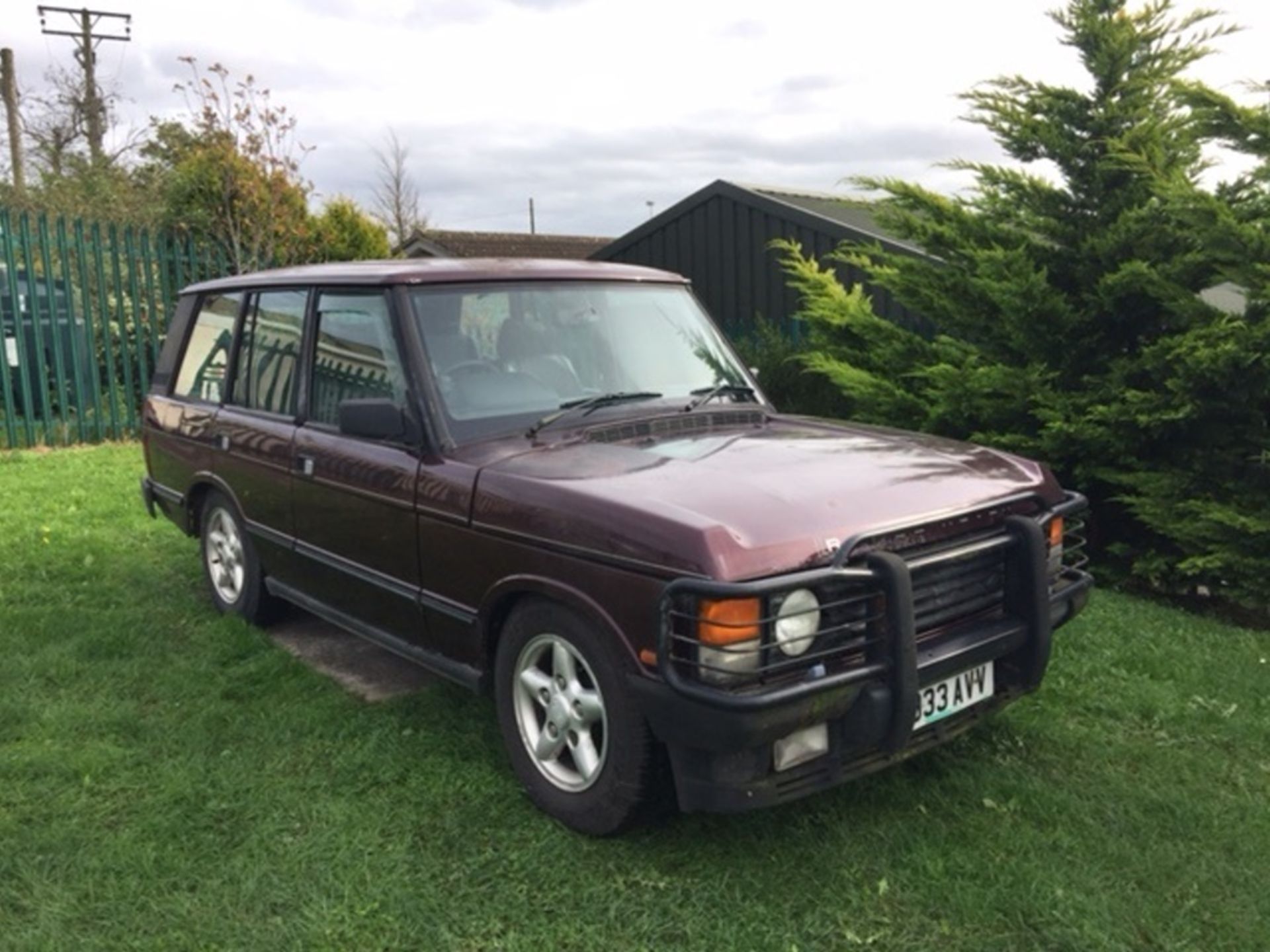 EXTRA LOT: A 1994 Land Rover Range Rover Vogue SE, registration number M933 AVV, metallic maroon.